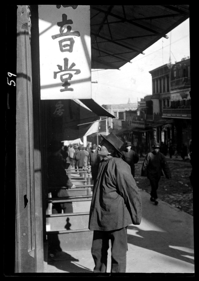Passers-by, Chinatown, San Francisco LOC agc.7a08983