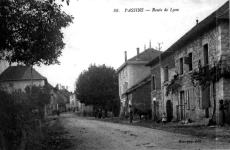 Passins, route de Lyon, 1910, p155 de L'Isère les 533 communes - Bourgey édit photo