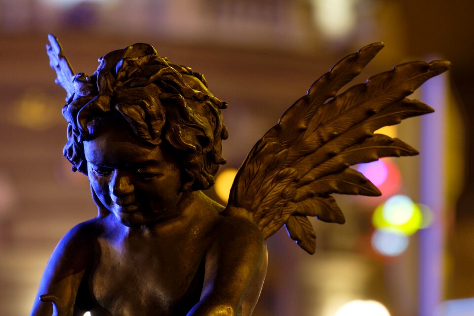 People sculpture the statue