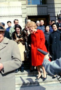 Pat Nixon leaves the Peking Hotel and is followed by Helen Thomas, other news reporters, and Chinese officials