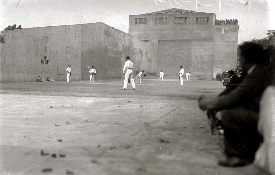 Partido de pelota a rebote entre España y Francia en el frontón del Duque de Mandas (2 de 4) - Fondo Car-Kutxa Fototeka