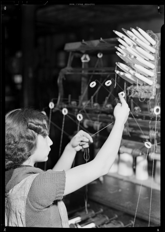 Paterson, New Jersey - Textiles. Quiller repairing thread broken in process of quilling. - NARA - 518571