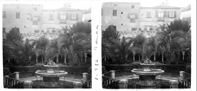 Pati d ' un claustre a Tarragona