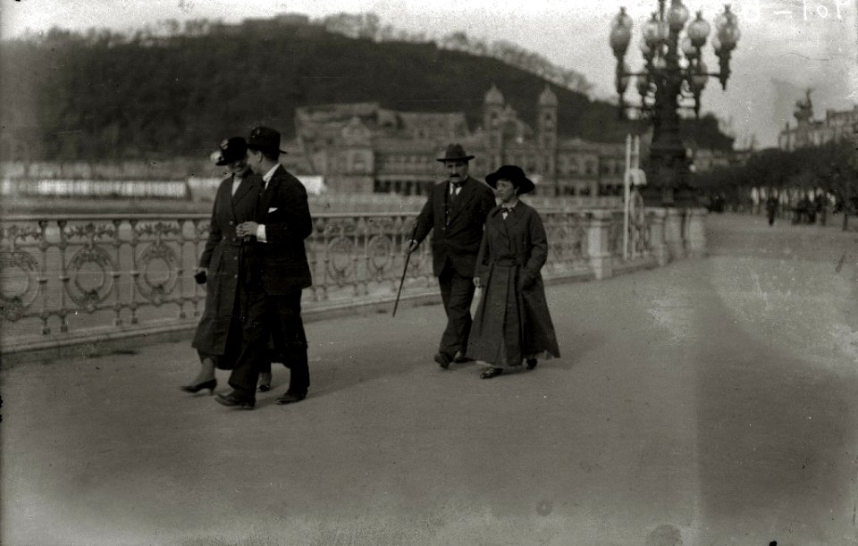 Paseos otoñales por el paseo de la Concha (1 de 2) - Fondo Car-Kutxa Fototeka