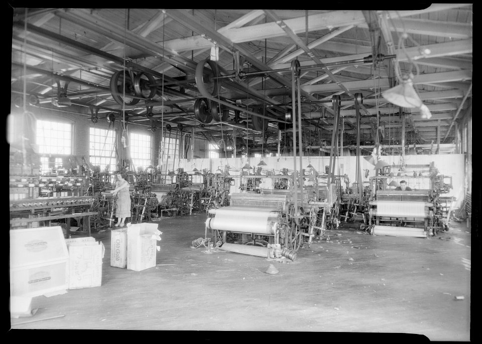 Paterson, New Jersey - Textiles. Family shop of Max Rosenbloom, 135 Sixth Avenue. - NARA - 518777