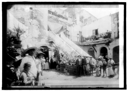 Patio of a tenement, Mexico LCCN2016821180