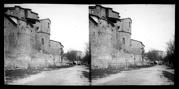 Part posterior de l'església de Solsona amb els absis