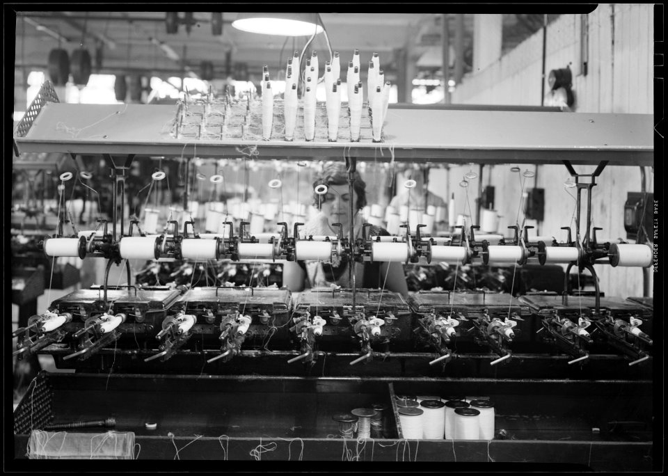 Paterson, New Jersey - Textiles. Looms. - NARA - 518590