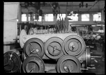 Paterson, New Jersey - Textiles. Looms. - NARA - 518593