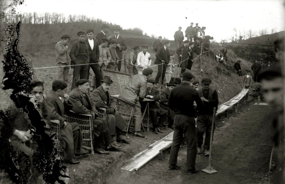 Partida de bolos en el campo de golf de Lasarte (2 de 10) - Fondo Car-Kutxa Fototeka