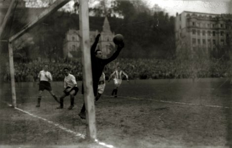 Partido de fútbol de la Real Sociedad y Real Unión en el campo de Atotxa (3 de 3) - Fondo Car-Kutxa Fototeka