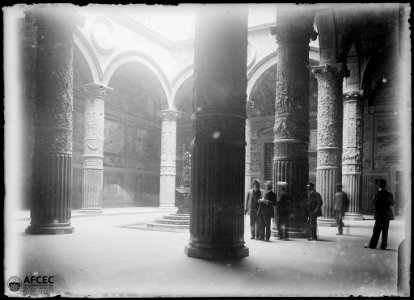 Pati de Michelozzo al Palazzo Vecchio de Florència (AFCEC MORELLO A 7730)