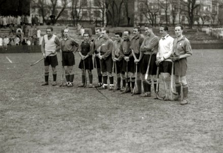 Partido de hockey en el campo de Atotxa (8 de 8) - Fondo Car-Kutxa Fototeka