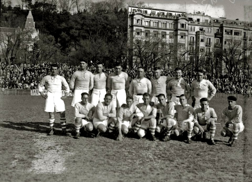 Partido de rugby en el campo de Atotxa (1 de 3) - Fondo Car-Kutxa Fototeka