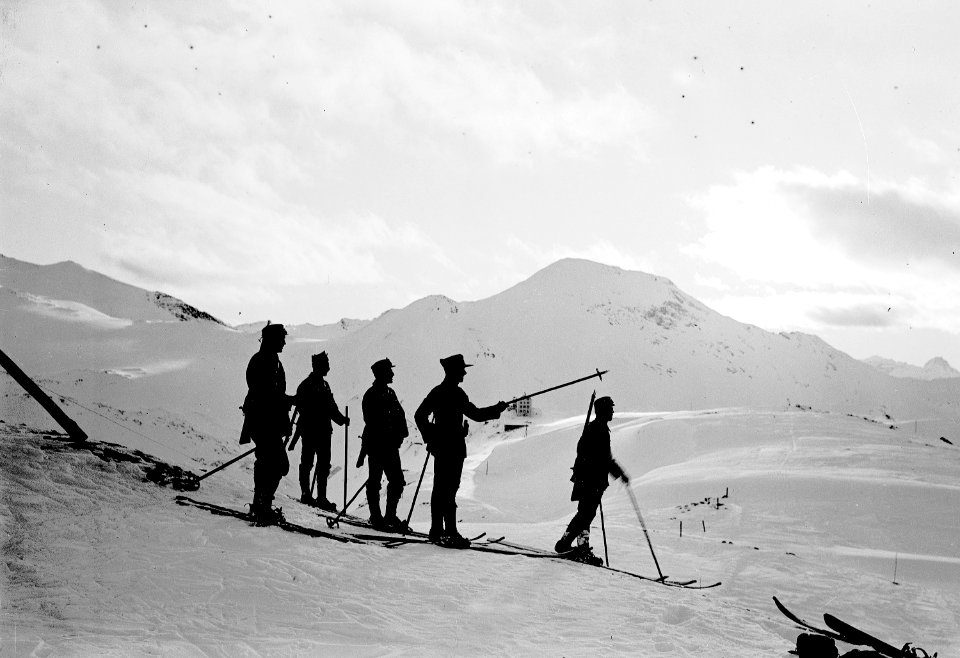 Patrouille auf Skiern - CH-BAR - 3237080