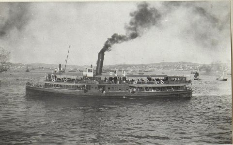 Passagierdampfer am Bosporus. (BildID 15675991)