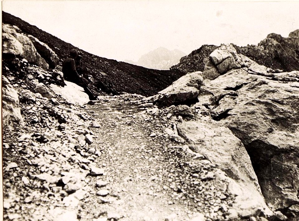 Patroullenweg unter dem Trogkofel.Blick auf den Gartnerkofel. (BildID 15496220)