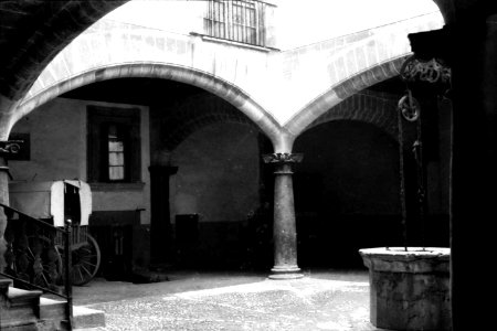Pati Casa Oleza (FMF P 022a)