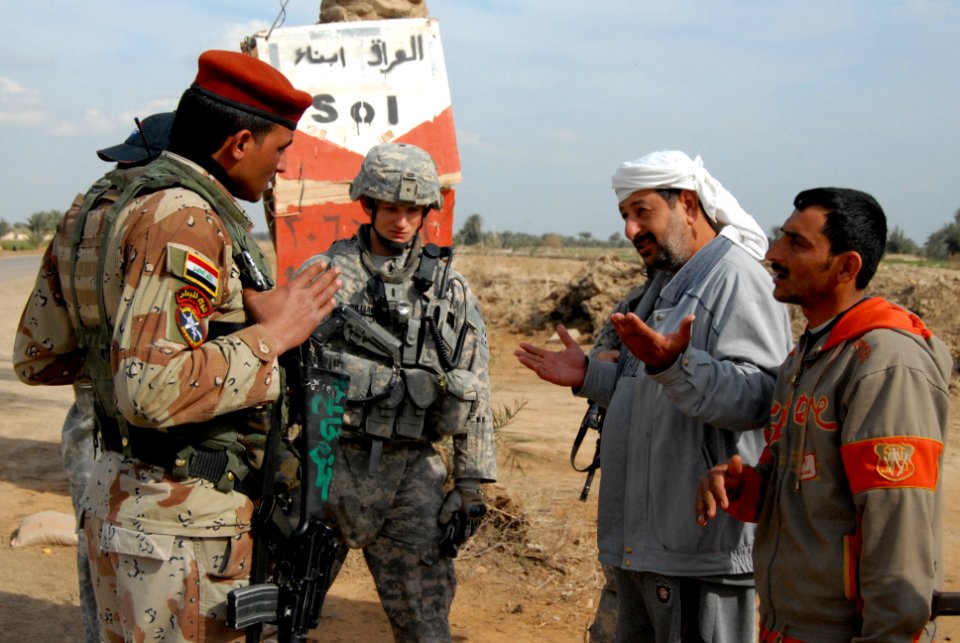 Patrol in Haswah, Iraq DVIDS155876