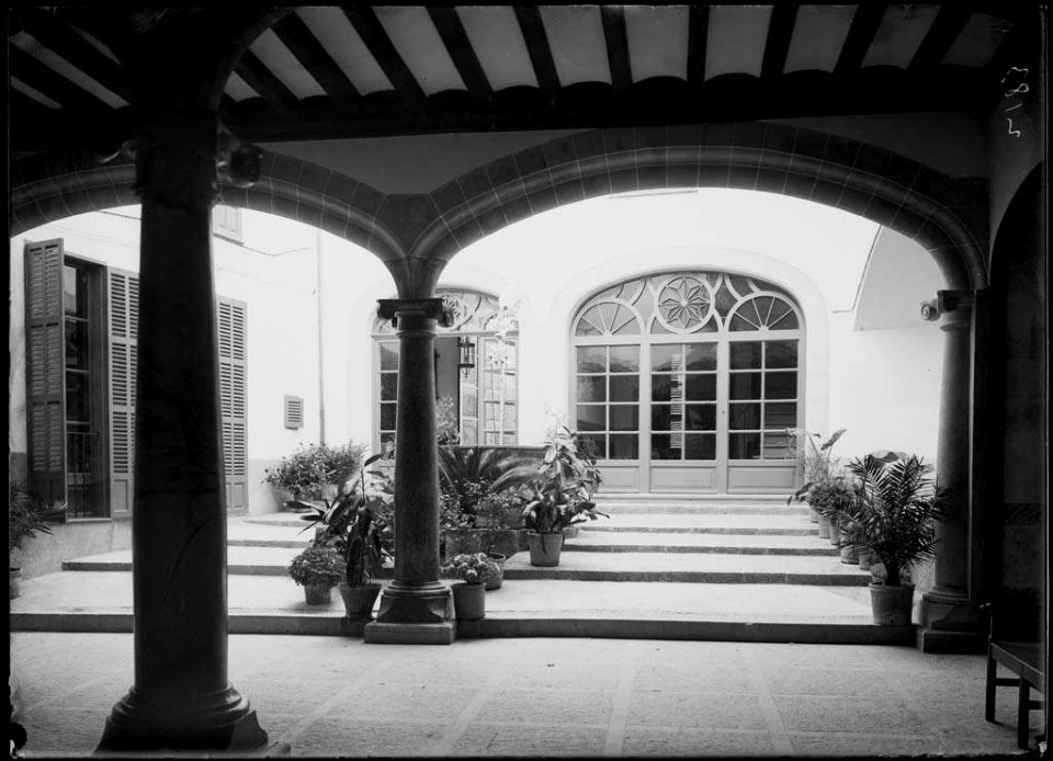 Pati interior de Can Prom, a Sóller