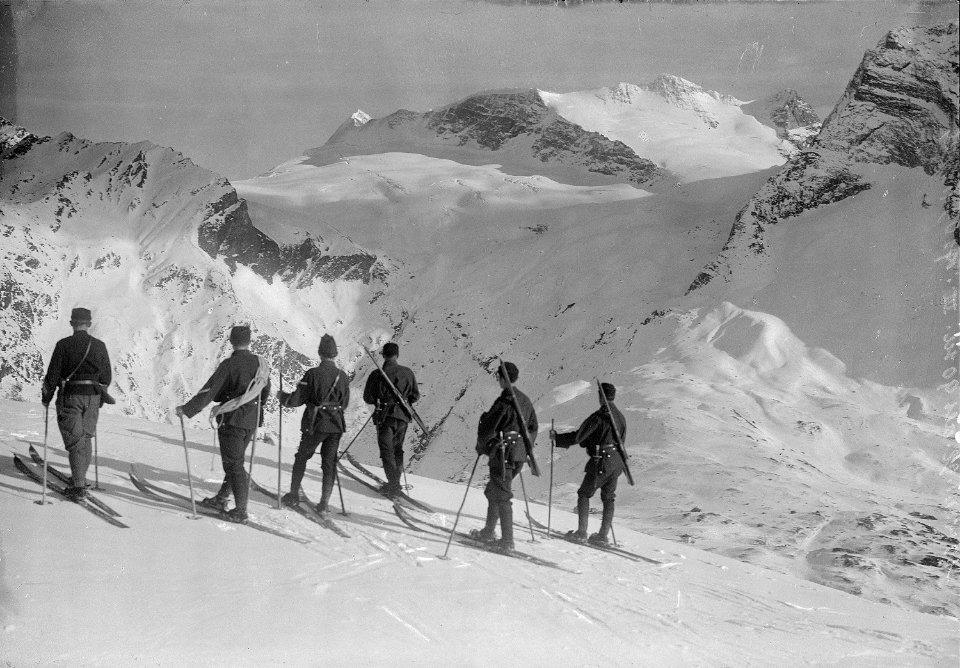 Patrouille auf Skiern - CH-BAR - 3237132