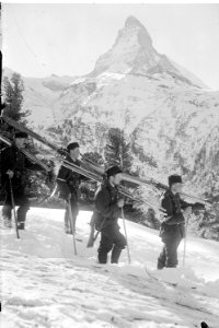 Patrouille auf Skiern - CH-BAR - 3237139 photo