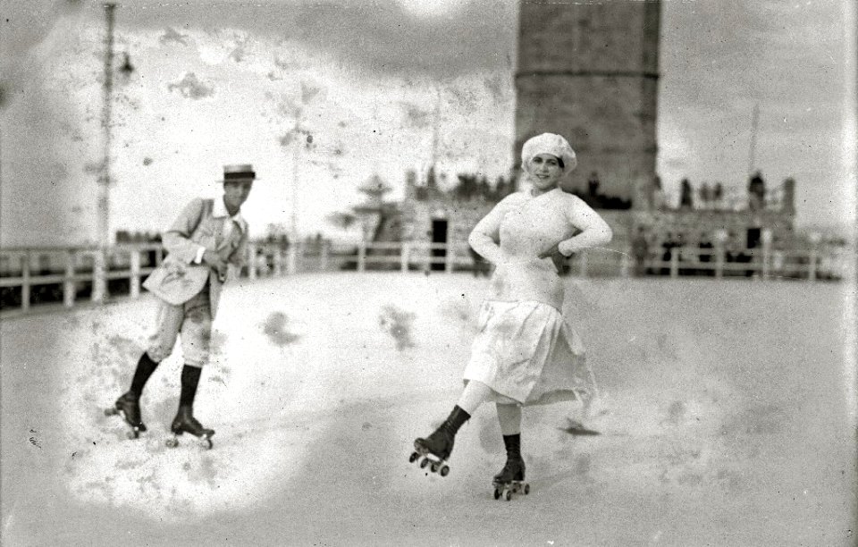 Patinaje sobre ruedas en la pista de Igeldo (2 de 2) - Fondo Car-Kutxa Fototeka