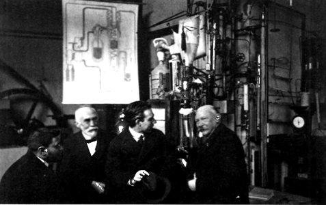 Paul Ehrenfest, Hendrik Antoon Lorentz, Niels Bohr and Heike Kamerlingh Onnes at his liquefactor, Leiden, 1925