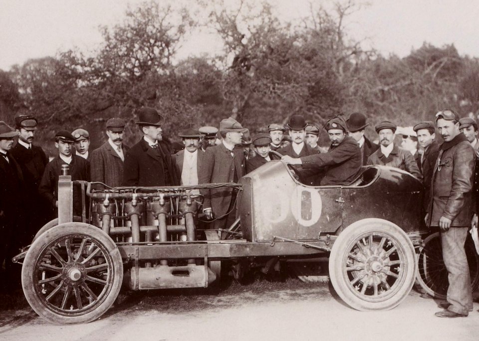 Paul Baras, premier ex-aequo de la côte de Gaillon 1904 sur Darracq 100 hp