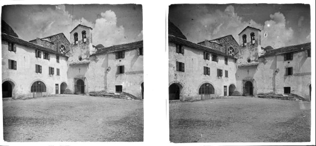 Pati de l'església al santuari de Núria