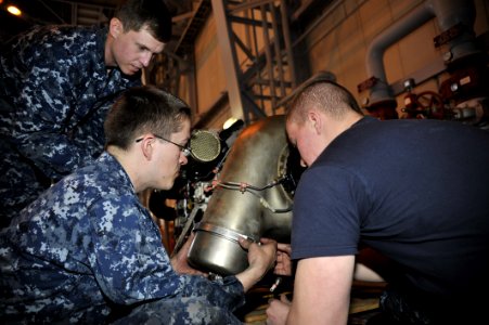 Patrol Squadron 46 conducts maintenance aboard NAF Misawa 140407-N-ZI955-023