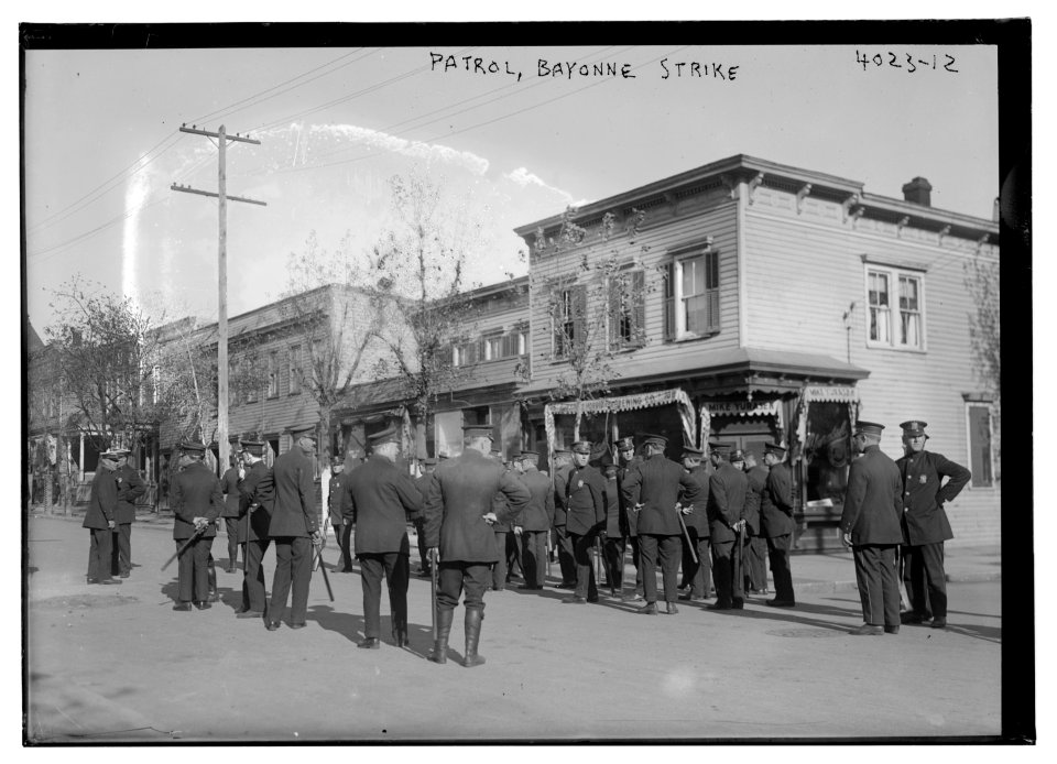 Patrol, Bayonne strike LCCN2014702991
