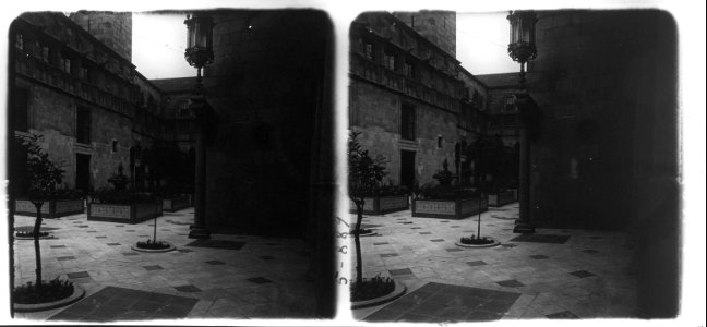 Pati dels Tarongers de l ' edifici de la Diputació de Barcelona