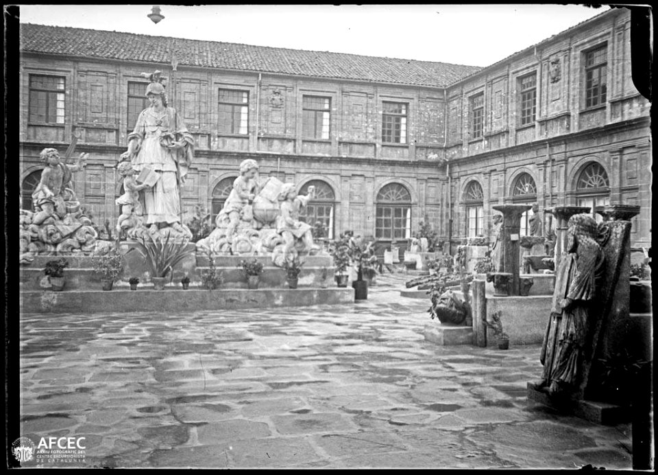 Pati interior del Colegio de San Clemente