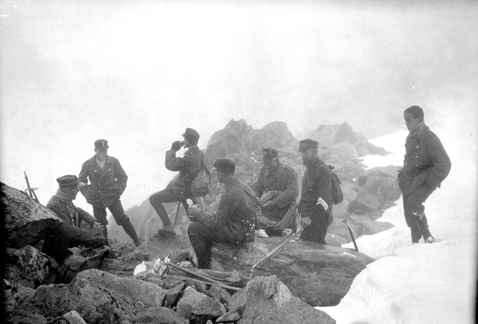 Patrouille auf dem Zwischenbergpass bei der Rast - CH-BAR - 3236998