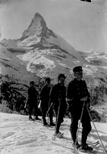 Patrouille auf Skiern - CH-BAR - 3237135