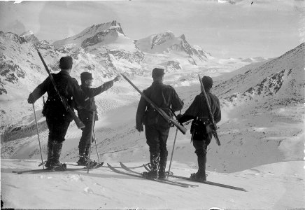 Patrouille auf Skiern - CH-BAR - 3237141