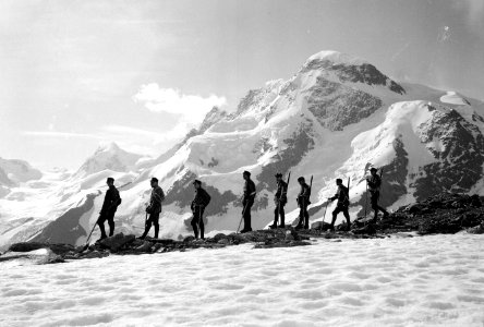Patrouille beim Abstieg vom Theodulpass - CH-BAR - 3238939