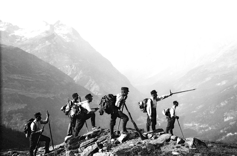 Patrouille zur Gandegghütte bei der Orientierung - CH-BAR - 3236963