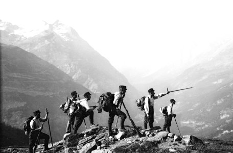 Patrouille zur Gandegghütte bei der Orientierung - CH-BAR - 3236963