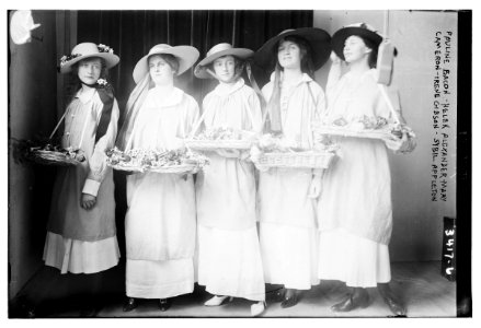 Pauline Bacon - Helen Alexander - Mary Cameron-Irene Gibson - Sybil Appleton LCCN2014697316