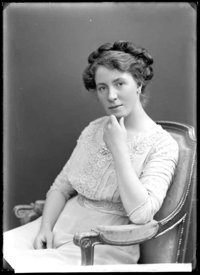 Pauline Brunius, actor - SMV - NB130