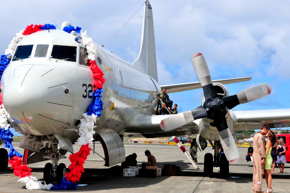 Patrol Squadron (VP) 9 homecoming 140628-N-MV308-179
