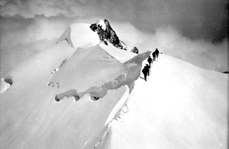 Patrouille auf dem Schneegrat zum Schwarzberg - CH-BAR - 3236991
