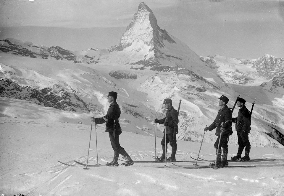 Patrouille auf Skiern - CH-BAR - 3237138