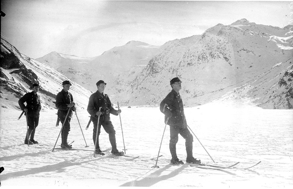 Patrouille auf Skiern - CH-BAR - 3237149