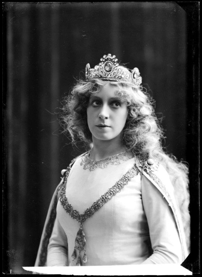 Pauline Brunius in Bröllopet på Ulfåsa at Svenska teatern 1907 - SMV - NB123
