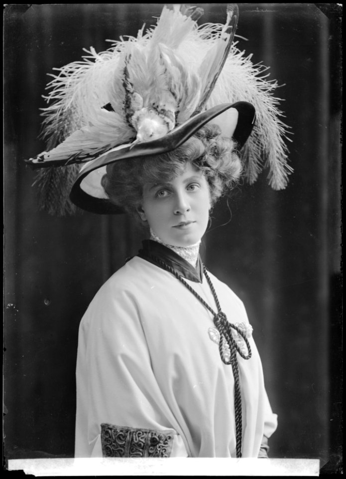 Pauline Brunius in Mannen och hans överman at Svenska teatern 1907 - SMV - NB118