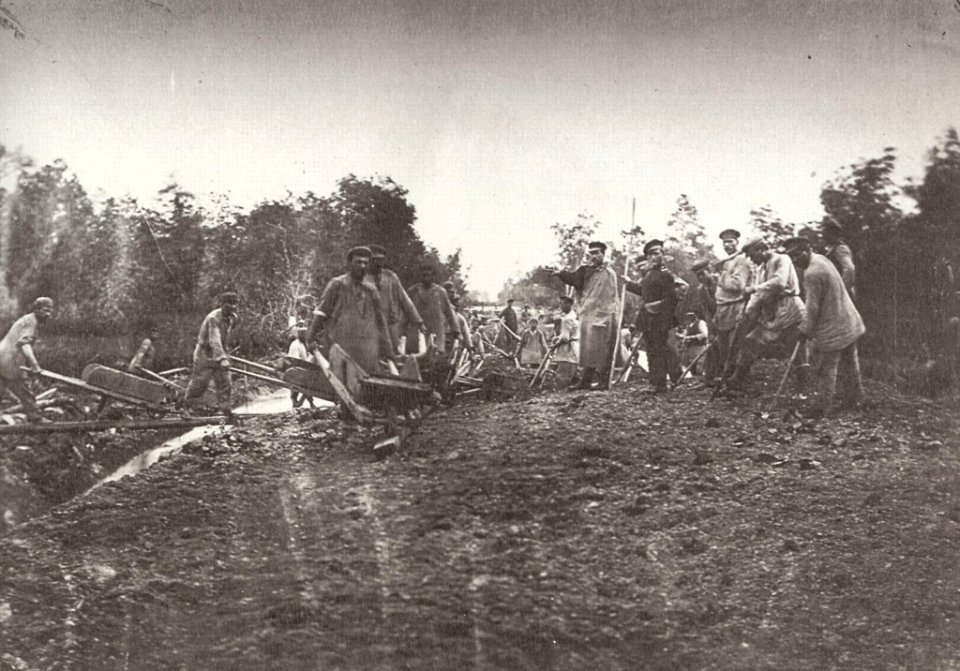 Pavlovskij, I.I. - Gefangene bei der Arbeit. Sachalin (Zeno Fotografie)