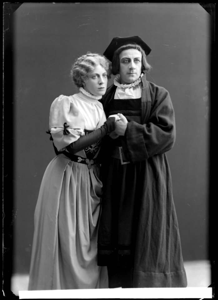 Pauline Lindstedt and Ivan Hedqvist in Mäster Olof at Svenska teatern 1907 - SMV - GH107